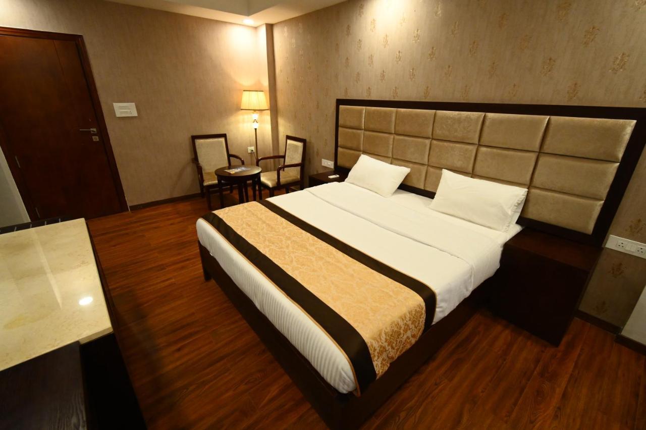 Faith Cricket Club & Resort Bhopal Exteriör bild