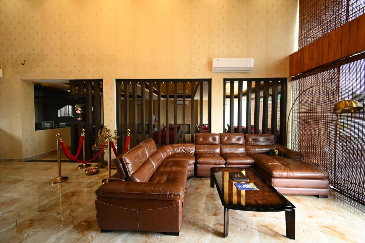 Faith Cricket Club & Resort Bhopal Exteriör bild