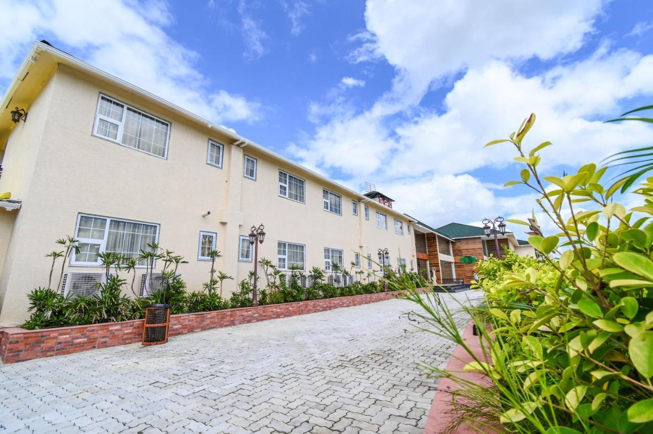 Faith Cricket Club & Resort Bhopal Exteriör bild